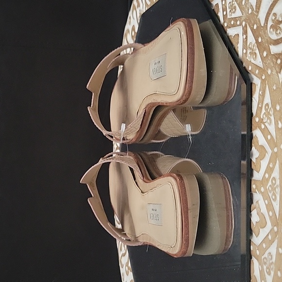 Steven| Crocodile Embossed Cutout Cushioned Slides Size 7 - Picture 4 of 8